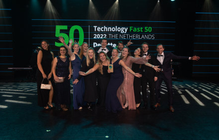 El equipo aceptando el premio Deloitte Fast 50 en 2022